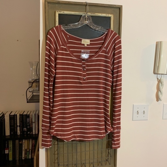 ModCloth Waffle Knit Henley in Striped Burnt Red Medium NWT - Picture 4 of 8